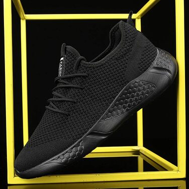 Чоловічі кросівки для бігу та занять спортом. Легкі, дихаючі, чорного кольору, 45 EU