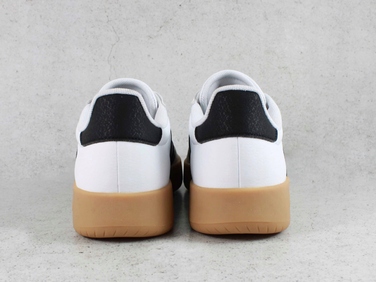 Чоловічі спортивні кросівки adidas Barreda JR1205, білі, легкі та зручні, розмір 42 2/3
