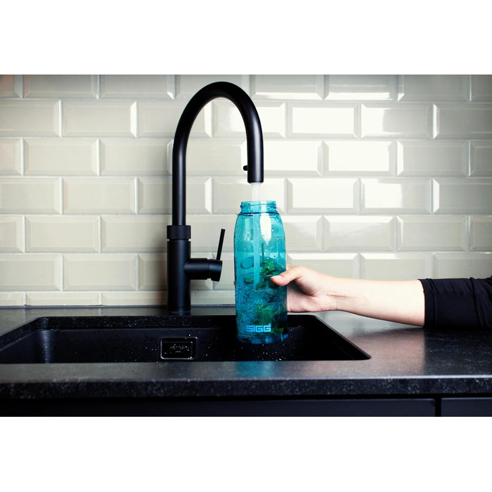 Пляшка для води SIGG Tritan 1 л Aqua, легка, герметична, для газованих напоїв, BPA-free, підходить для миття в посудомийній машині
