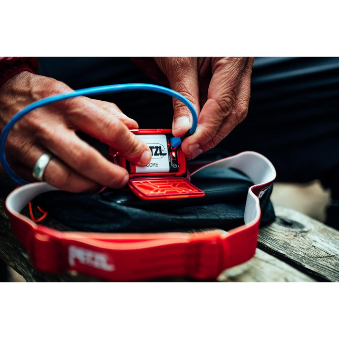 Ліхтар на голову Petzl Actik - сірий, унісекс