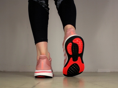 Жіночі спортивні кросівки Adidas, розмір 37 1/3