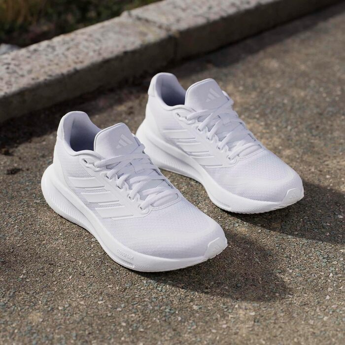 Жіночі кросівки для бігу adidas Runfalcon 5 Cloud White — білі, з амортизацією Cloudfoam та дихаючою сіткою, розмір 39 1/3 EU