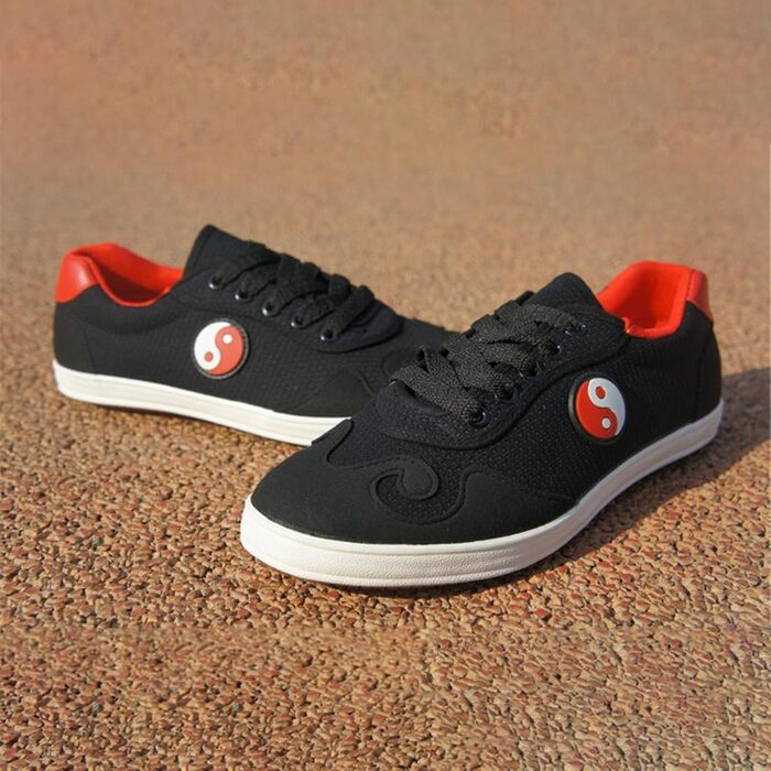 Вусінь-Кунфу: Шкіряні кросівки для тренувань та занять Кунг-Фу. Зручні, з неслизькою підошвою, для чоловіків та жінок. Підходять для тай-чі, занять спортом та повсякденного носіння. Розмір 38 EU, чорний колір.