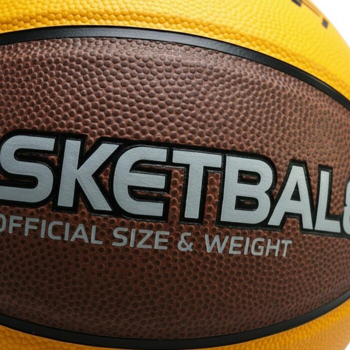 Баскетбольний м'яч SportVida, розмір 7 - для залу та вулиці, преміум PU-шкіра, антиковзкий, для бетону та залу, офіційний розмір (75-78 см), коричнево-жовтий