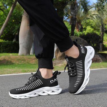 Кросівки для бігу DANNTO - чоловічі та жіночі, спортивні, зручні, дихаючі, з неслизькою підошвою, для занять у залі, фітнесу, вуличної біговій активності, чорно-білі, 46 EU