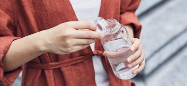 Пляшка для води Kinto, димчасто-сіра, 950 мл, преміум якість