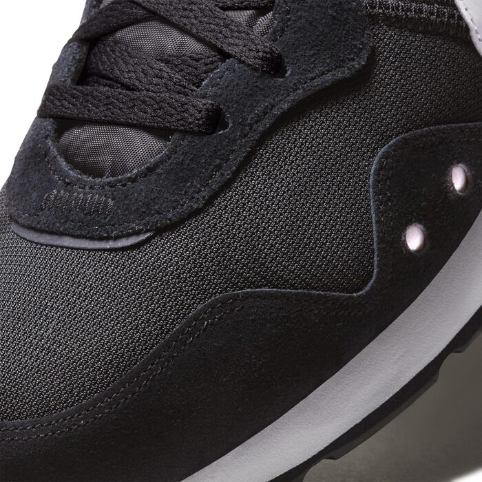 Кросівки Nike Venture Runner для чоловіків, 44 EU, чорно-білі