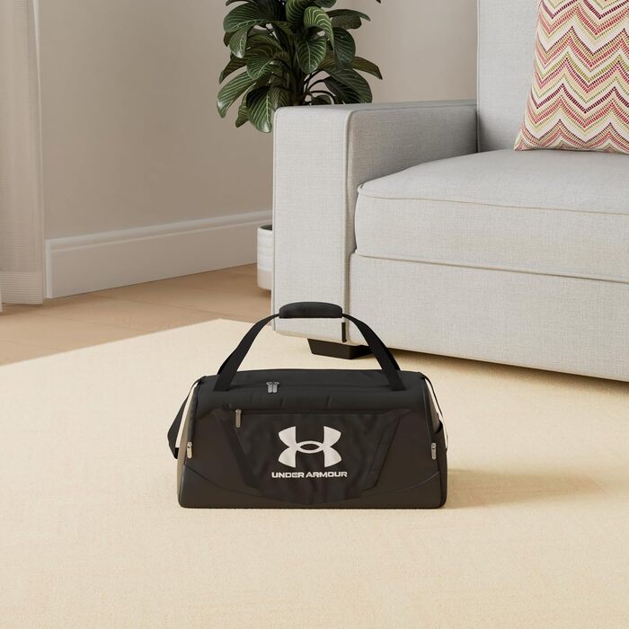 Жіноча спортивна сумка Under Armour, чорна, універсальний розмір