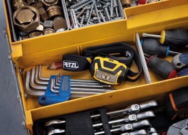 Ліхтар на голову PETZL Kompakt: 350 Lumen, водонепроникний, жовто-чорний