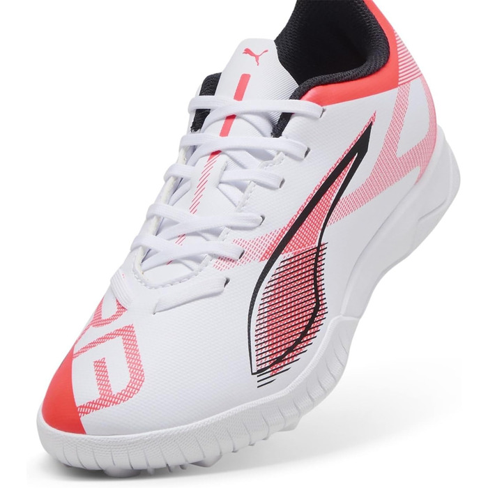 Дитячі футбольні бутси PUMA Ultra 5 Play Tt Jr - біло-чорні з червоними світловідбивачами, 34 EU