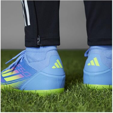 Жіночі футбольні бутси Adidas F50 League Mid Top для твердого/багатоповерххового покриття (39 1/3 EU, Blue Fusion Lucid Lemon Lucid Pink)