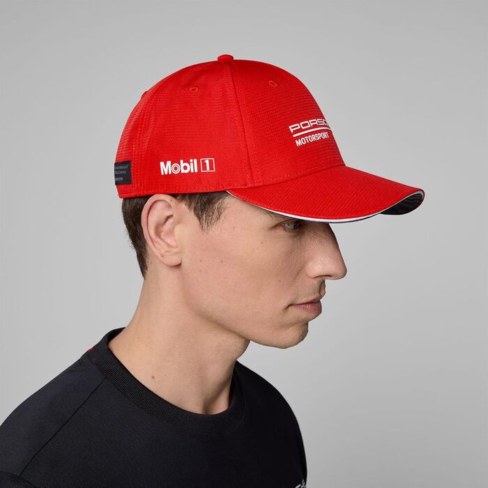 Кепка PUMA Porsche Motorsport з вигнутим козирком, логотипи Porsche Motorsport та спонсорів, червона