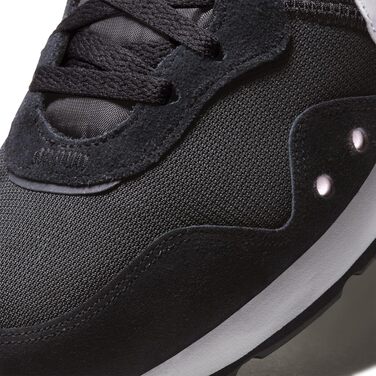 Кросівки Nike Venture Runner для чоловіків, 44 EU, чорно-білі