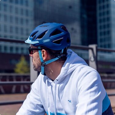 Велосипедний шолом ABUS Urban-I 3.0 з підсвіткою, козирком і магнітною застібкою, для дорослих, чорний, розмір L (56-61 см)