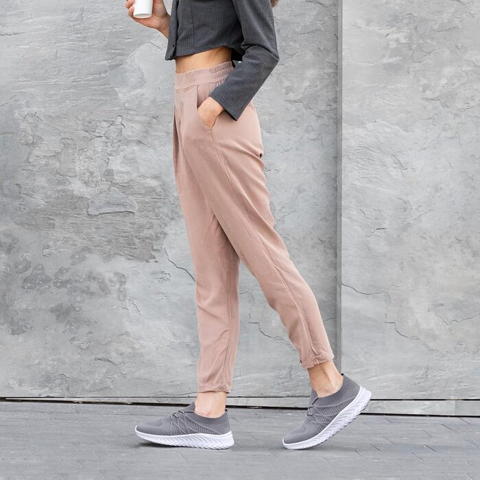 Жіночі кросівки: спортивні, зручні, для занять у залі, бігу та тенісу. Білі, світло-сірі (38 EU)