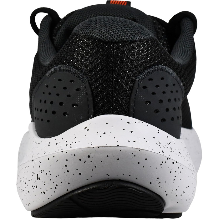 Чоловічі бігові кросівки Under Armour Surge 4, 44 EU, чорного кольору