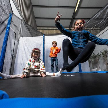 Батут для дітей 250 см з сіткою безпеки, блакитний – ідеальний для активного відпочинку на вулиці