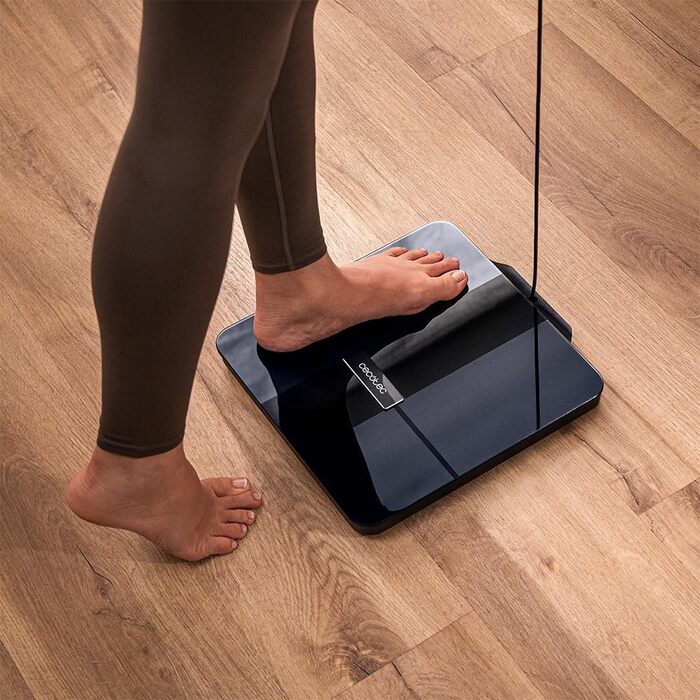 Інтелектуальна вага Cecotec HealthySmart Pro з додатком, Surface Precision, BIA-технологія, 25 параметрів, LCD-дисплей, 8 високоточних сенсорів, 30x30 см, максимальна вага 180 кг, білий колір