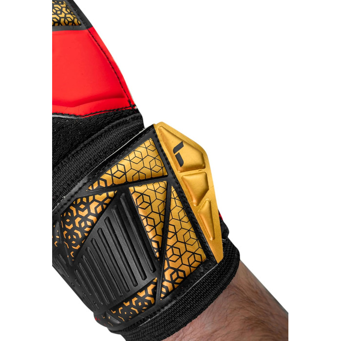 Воротарські рукавички Reusch Attrakt Solid: надійний хват, для чоловіків та жінок, підходять для будь-якої погоди та поверхні поля