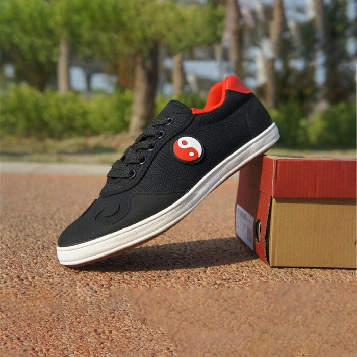 Вусінь-Кунфу: Шкіряні кросівки для тренувань та занять Кунг-Фу. Зручні, з неслизькою підошвою, для чоловіків та жінок. Підходять для тай-чі, занять спортом та повсякденного носіння. Розмір 38 EU, чорний колір.