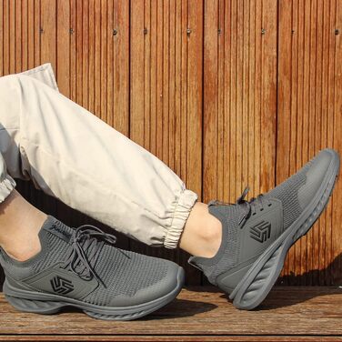 Кросівки для чоловіків: бігові, спортивні, тенісні, повсякденні. Легкі, дихаючі, для вулиці, фітнесу, джогінгу. Розмір 45 EU, темно-сірий колір