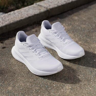Жіночі кросівки для бігу adidas Runfalcon 5 Cloud White — білі, з амортизацією Cloudfoam та дихаючою сіткою, розмір 39 1/3 EU