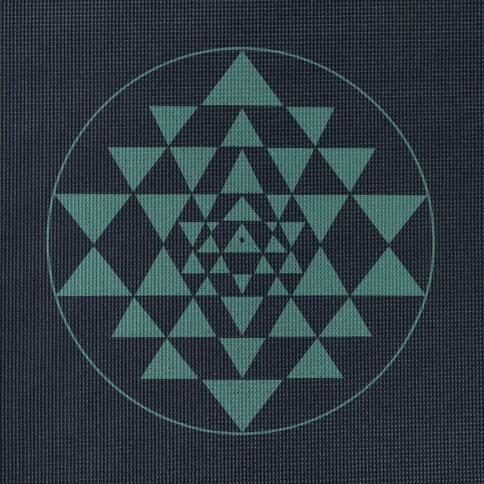 Йога мат Bodhi Leela Collection | Нековзна спортивна мат | Безпечна та миюча мат | PVC мат для йоги, пілатесу та гімнастики Yantra/Alignment, темно-синій