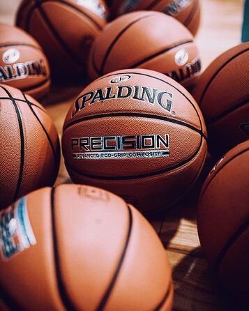 Баскетбольний м'яч Spalding X універсальний для дорослих і дітей