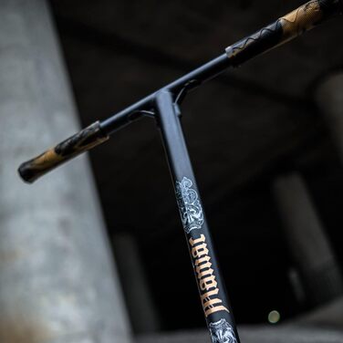 Movino Maniac - професійний фристайл скутер для трюків. IHC-компресія, street-deck, T-bar 59x54 см, колеса 110 мм, ABEC9, вага 3,8 кг, колір золотий