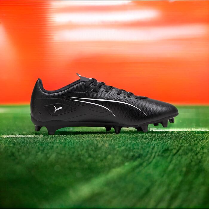 Кросівки футбольні PUMA Ultra 5 Play FG/AG, 42.5 EU, чорно-білі