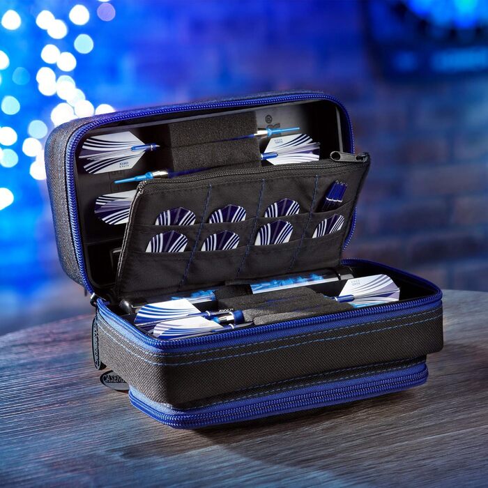 Чохол для дартс Casemaster Plazma Pro на 6 дротиків (м'які та сталеві), з великою фронтальною кишенею для мобільного, вбудованими тубусами для зберігання, кишенями для оперень та наконечників, з сапфіровим оздобленням