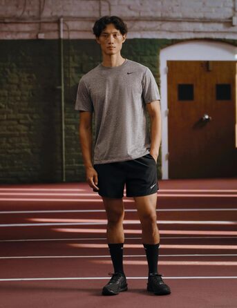 Кросівки Nike Downshifter 13 для чоловіків, 42.5 EU, сірий вугільний, чорний, сірий вовчий