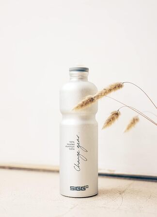 Алюмінієва спортивна пляшка для води SIGG Move MyPlanet 0,75 л, ультралегка, BPA-free, сертифікат KlimaPartner, вироблено у Швейцарії
