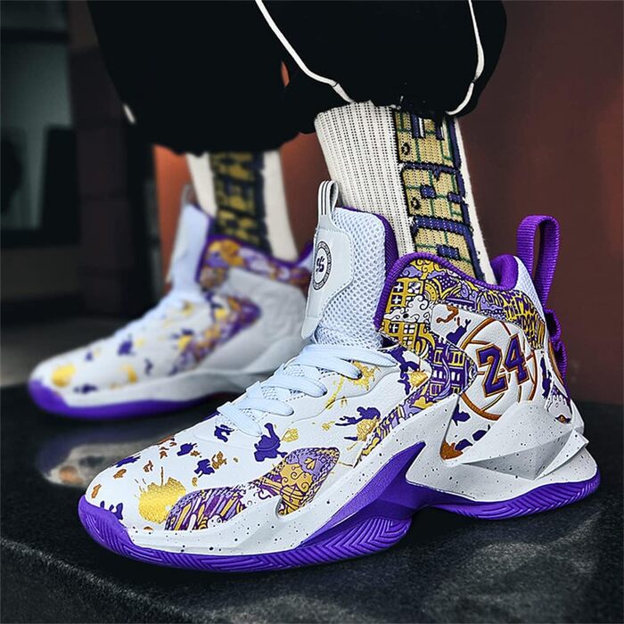 Чоловічі баскетбольні кросівки для гри та тренувань. Зручні, легкі, дихаючі. Високий верх, амортизація. Розмір 40 EU, білий/фіолетовий колір. Модель 692