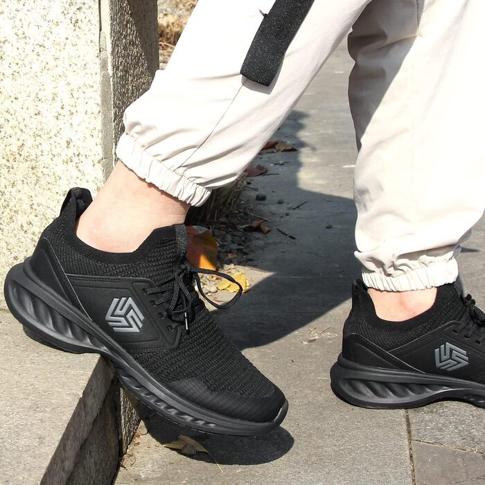 Чоловічі кросівки для бігу та занять спортом: біг, теніс, фітнес, повсякденне носіння. Розмір 40 EU, чорний колір. Легкі, дихаючі, для активного відпочинку та занять спортом.