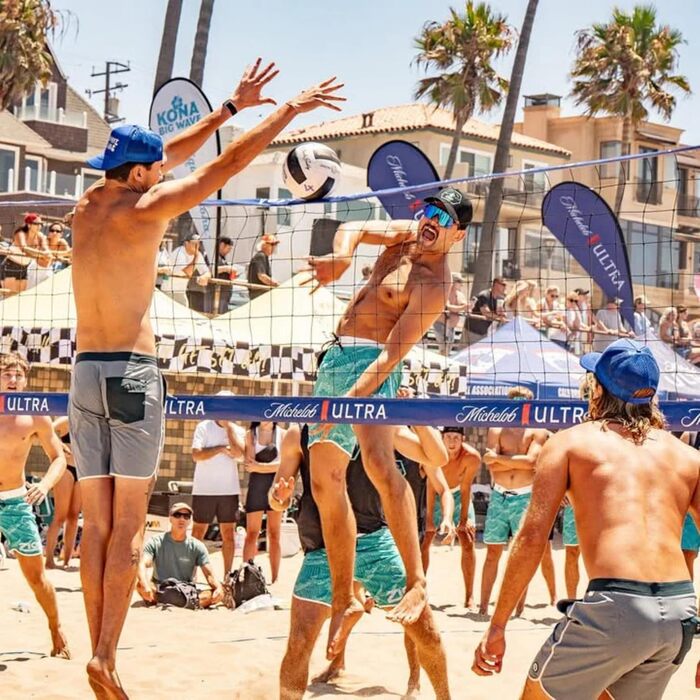 Волейбольний м'яч Mikasa King of the Beach – офіційний м'яч для турнірів, розроблений олімпійським чемпіоном та багаторазовим переможцем Sinjin Smith