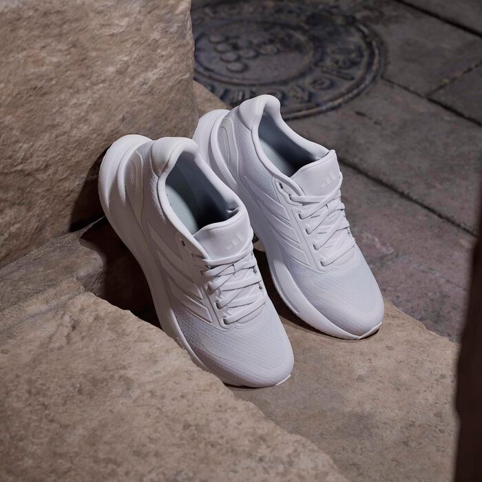 Жіночі кросівки для бігу adidas Runfalcon 5 Cloud White — білі, з амортизацією Cloudfoam та дихаючою сіткою, розмір 39 1/3 EU