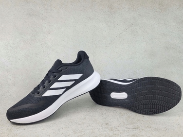 Жіночі кросівки для бігу adidas Runfalcon 5 W, чорно-білі (IE8589), розмір 36 2/3