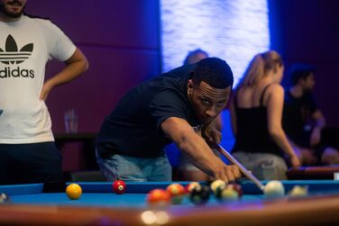 Набір для більярду HD Billard Queue Set: 2-секційна кий з благородного дерева, 147 см, для пулу та снукеру, змінна шкіряна насадка, крейда та запасні насадки