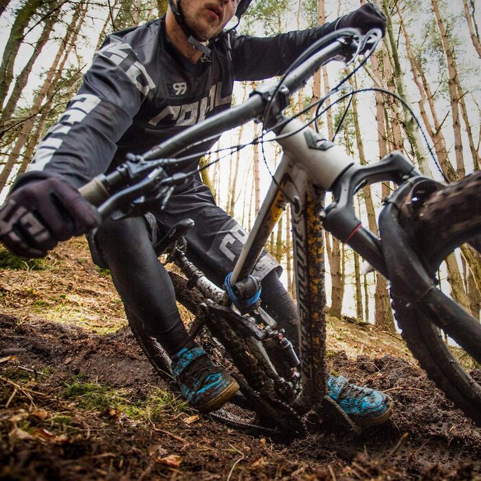 Велосидіння Funn Adlib CrMo червоне: зручне та легке сідло для MTB, BMX, шосейного велосипеда з вінілової шкіри