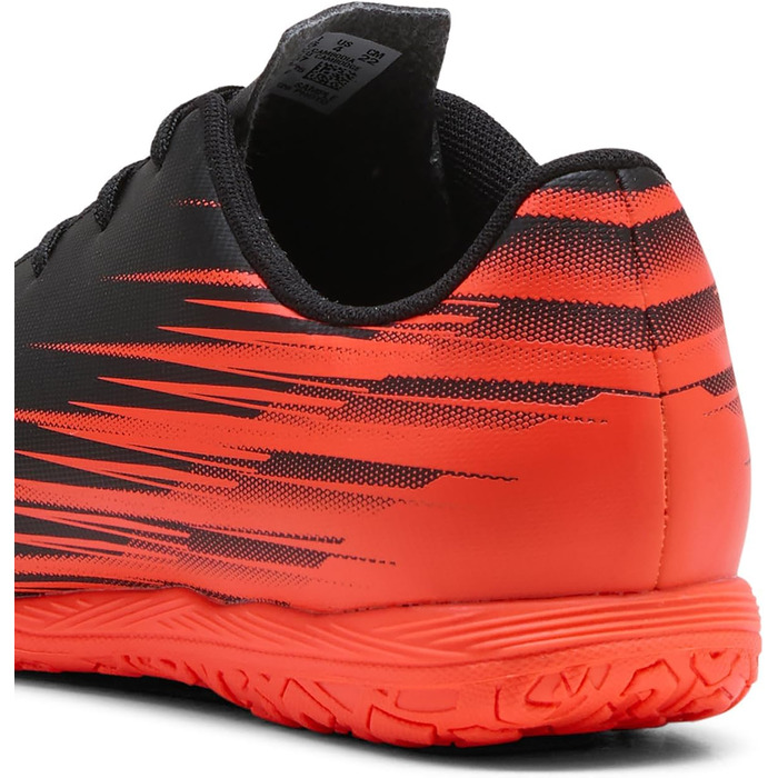 Дитячі футбольні бутси PUMA ATTACANTO II IT JR - чорно-білі, розмір 33 EU