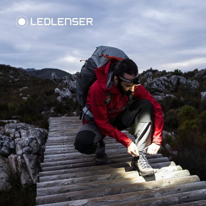 Ledlenser H8R SE - ліхтар налобний LED, 700 люмен, перезарядна, дальність 170 м, 70 годин роботи, комплект з акумулятором, чохлом та USB кабелем
