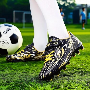 Дитячі футбольні бутси для хлопчиків та дівчаток. Професійні футбольні бутси з шипами для тренувань. Розмір 29 EU, чорний та золотий колір.