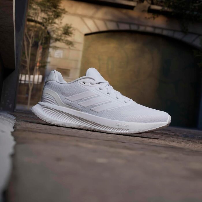 Жіночі кросівки для бігу adidas Runfalcon 5 Cloud White — білі, з амортизацією Cloudfoam та дихаючою сіткою, розмір 39 1/3 EU