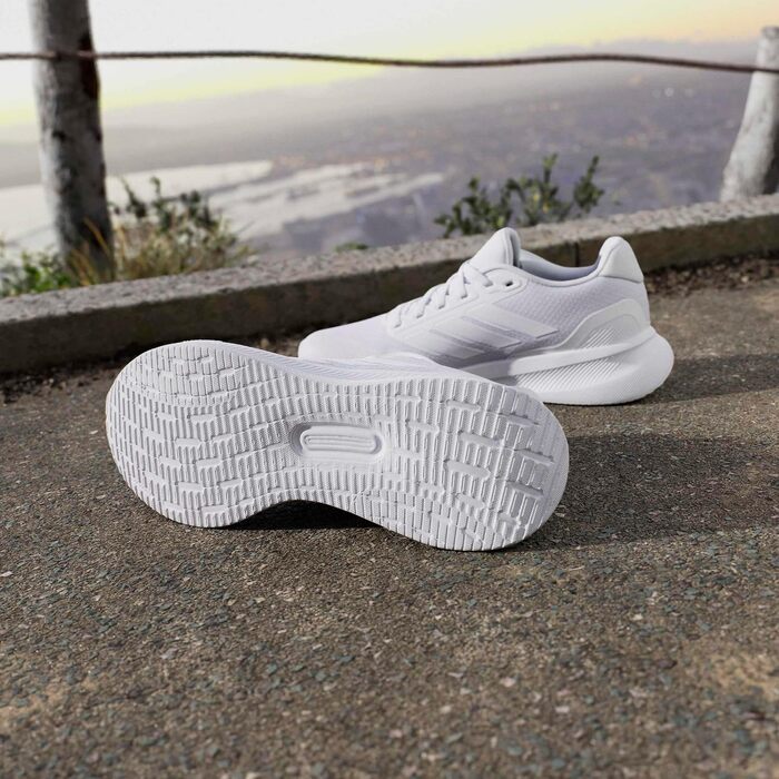 Жіночі кросівки для бігу adidas Runfalcon 5 Cloud White — білі, з амортизацією Cloudfoam та дихаючою сіткою, розмір 39 1/3 EU