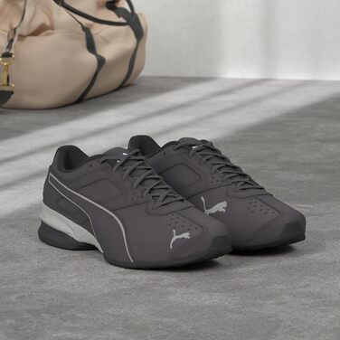 Кросівки Puma Axelion для чоловіків, 44 EU, срібного кольору