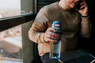 Пляшка для води Kambukka ELTON 1000 мл Niagara Blue, ударостійка, не вбирає запахи, з мірною шкалою, підходить для миття в посудомийній машині
