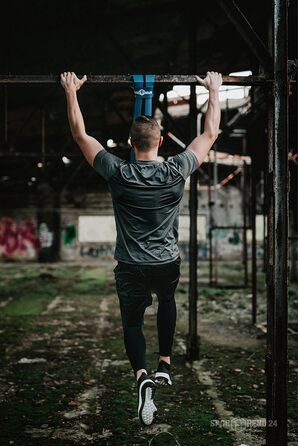 Спортивна стрічка-еспандер Sporttrend 24, темно-синя, 104 см, опір 27–91 кг, для фітнесу та силових тренувань