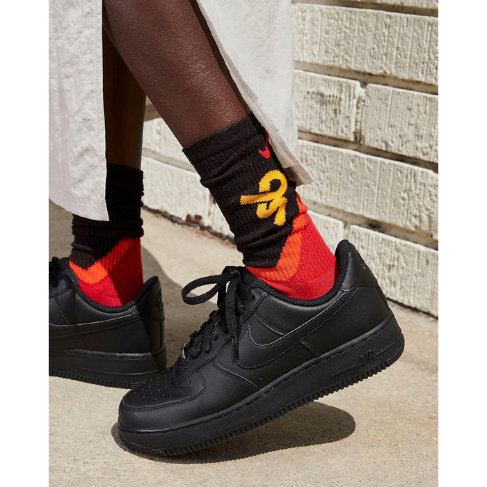 Кросівки Nike Air Force 1 для жінок, білі (39 EU, чорний)