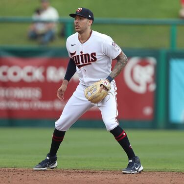 Рукавиця бейсбольна Rawlings Sure Catch для хлопчиків, розмір 26.7 см (права рука, модель Carlos Correa) | Utility